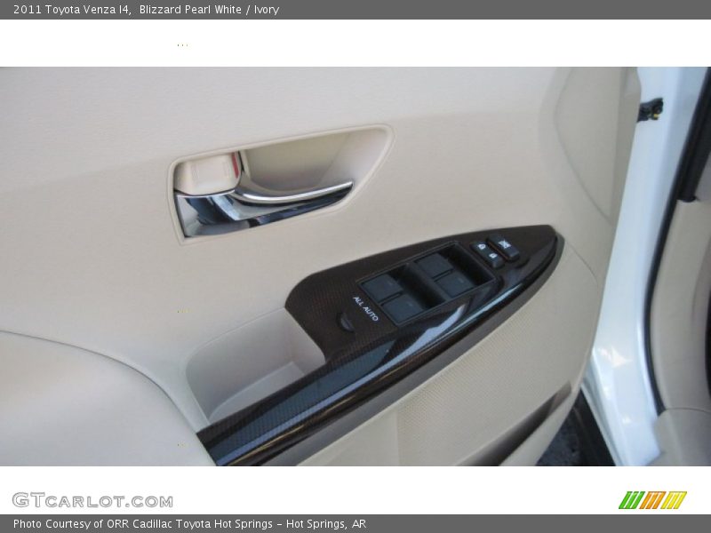 Blizzard Pearl White / Ivory 2011 Toyota Venza I4