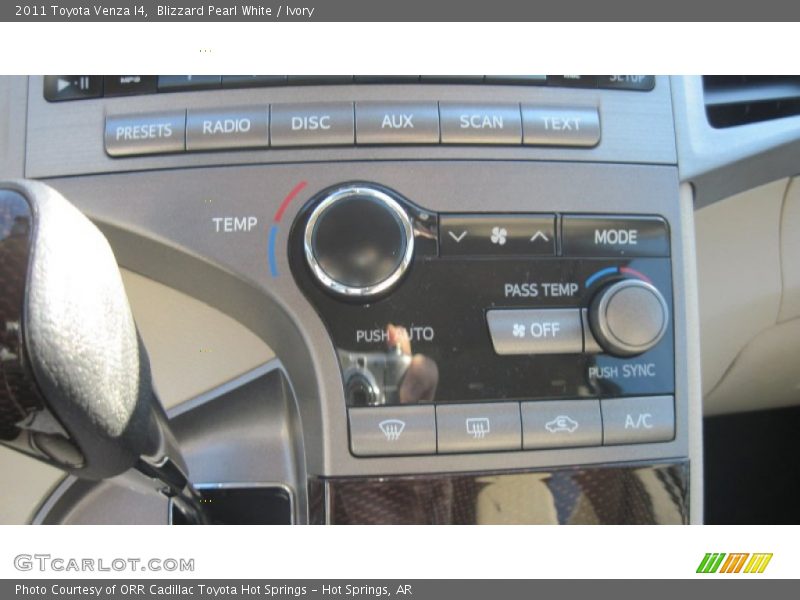 Blizzard Pearl White / Ivory 2011 Toyota Venza I4