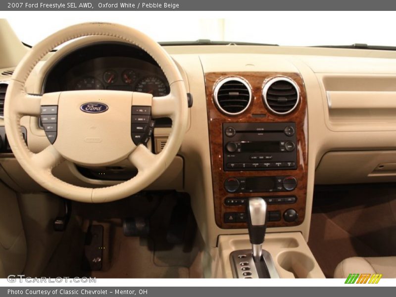 Dashboard of 2007 Freestyle SEL AWD