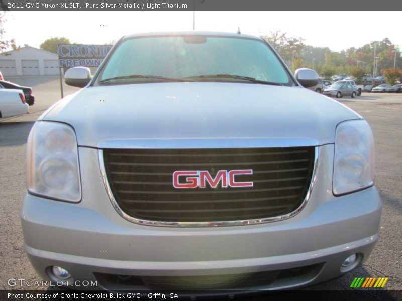 Pure Silver Metallic / Light Titanium 2011 GMC Yukon XL SLT