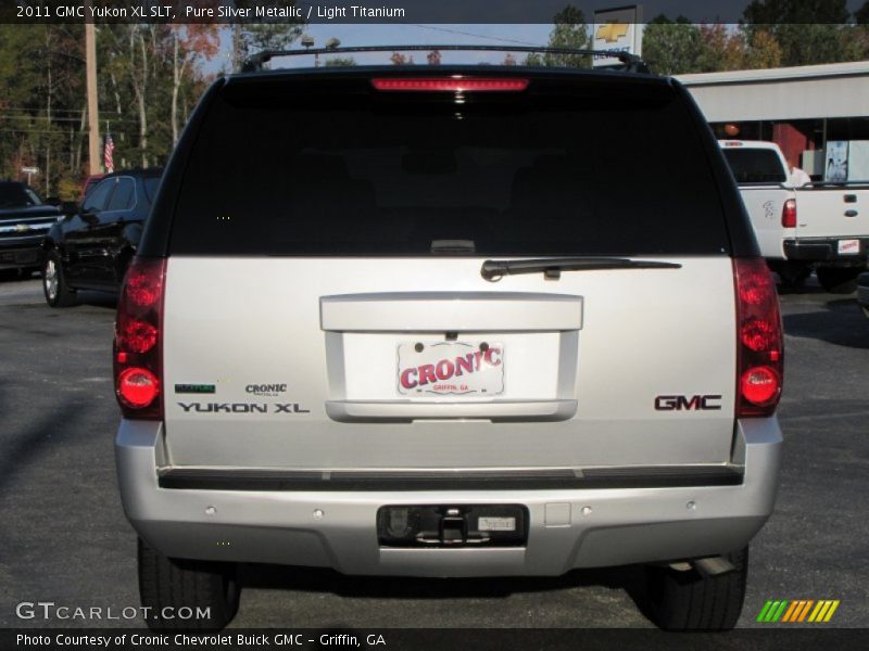 Pure Silver Metallic / Light Titanium 2011 GMC Yukon XL SLT