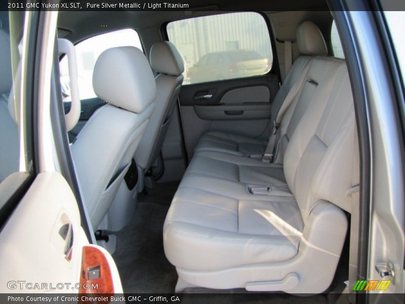 Pure Silver Metallic / Light Titanium 2011 GMC Yukon XL SLT
