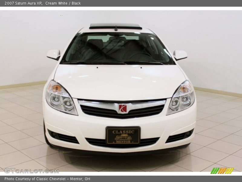 Cream White / Black 2007 Saturn Aura XR
