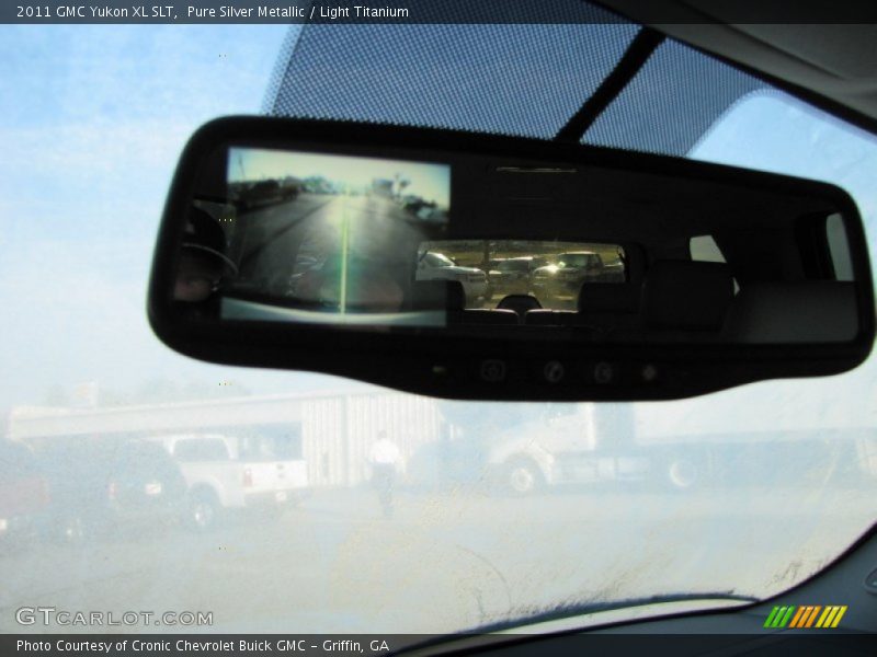 Pure Silver Metallic / Light Titanium 2011 GMC Yukon XL SLT