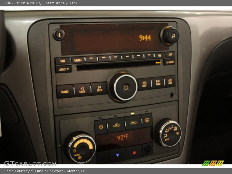 Cream White / Black 2007 Saturn Aura XR