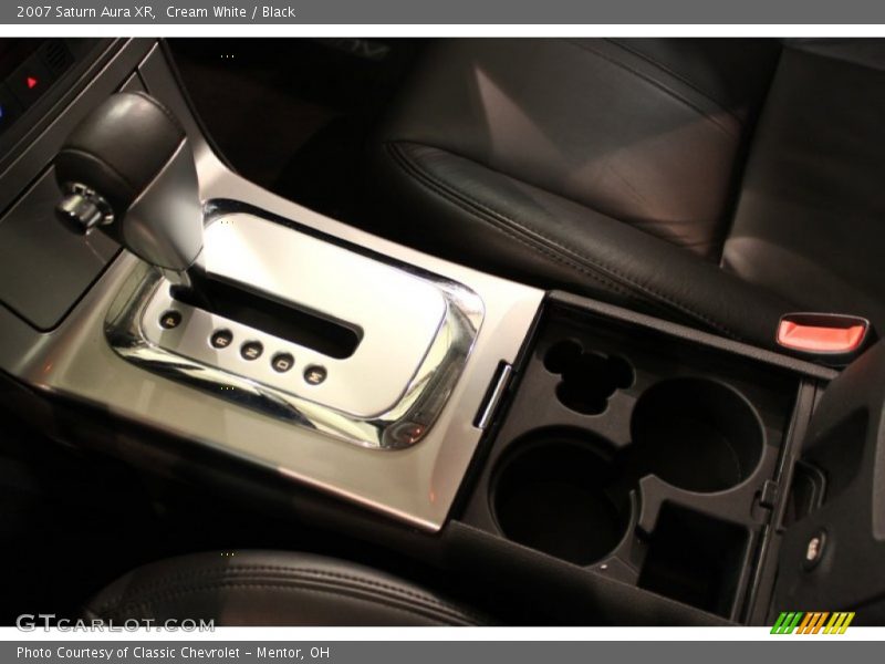 Cream White / Black 2007 Saturn Aura XR