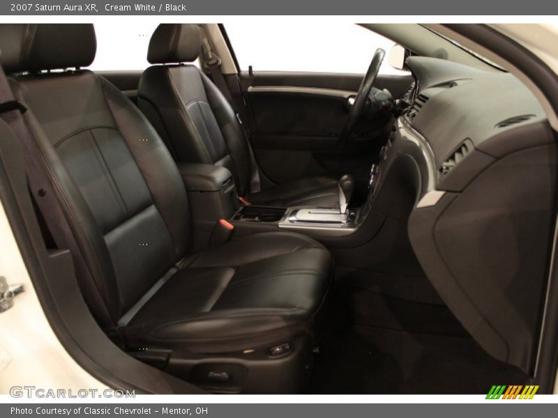 Cream White / Black 2007 Saturn Aura XR