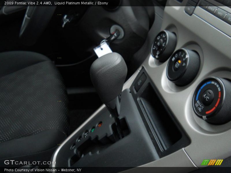 Liquid Platinum Metallic / Ebony 2009 Pontiac Vibe 2.4 AWD