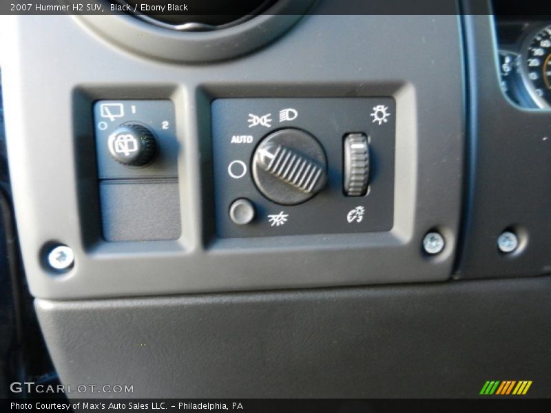 Controls of 2007 H2 SUV