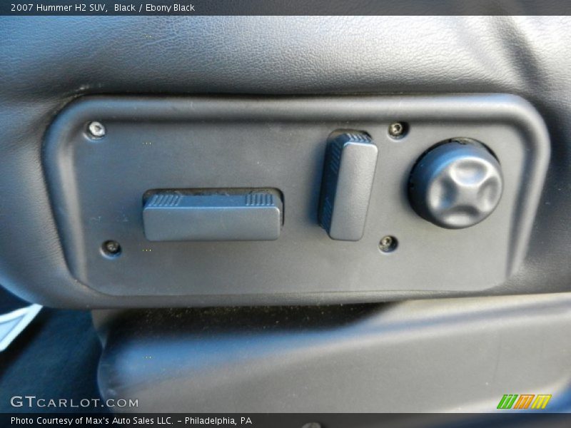 Controls of 2007 H2 SUV