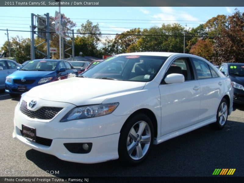 Super White / Dark Charcoal 2011 Toyota Camry SE