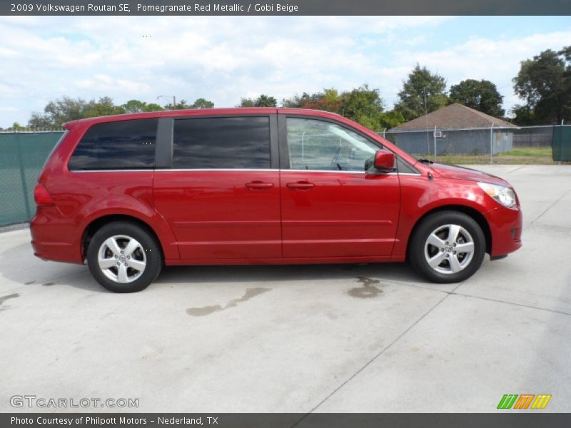 Pomegranate Red Metallic / Gobi Beige 2009 Volkswagen Routan SE