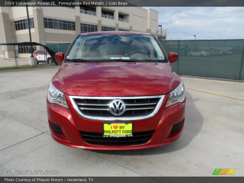 Pomegranate Red Metallic / Gobi Beige 2009 Volkswagen Routan SE