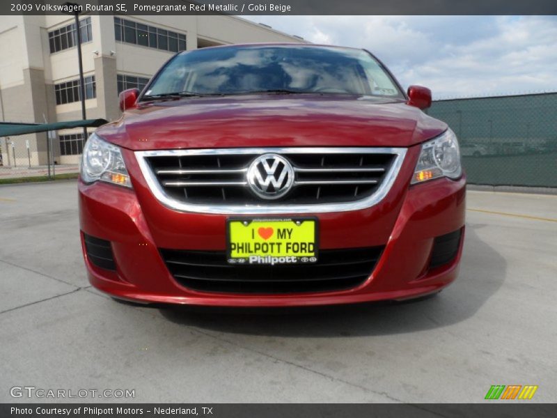 Pomegranate Red Metallic / Gobi Beige 2009 Volkswagen Routan SE