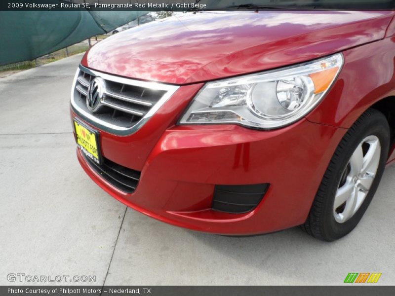 Pomegranate Red Metallic / Gobi Beige 2009 Volkswagen Routan SE