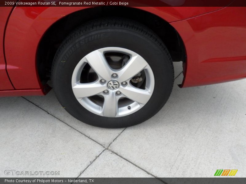 Pomegranate Red Metallic / Gobi Beige 2009 Volkswagen Routan SE