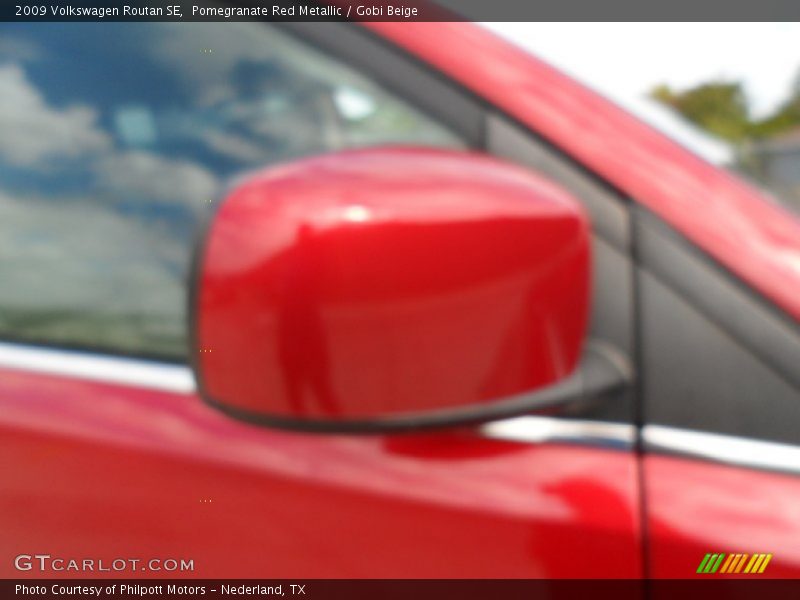 Pomegranate Red Metallic / Gobi Beige 2009 Volkswagen Routan SE