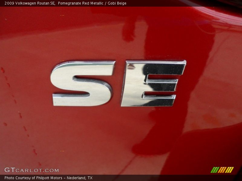 Pomegranate Red Metallic / Gobi Beige 2009 Volkswagen Routan SE
