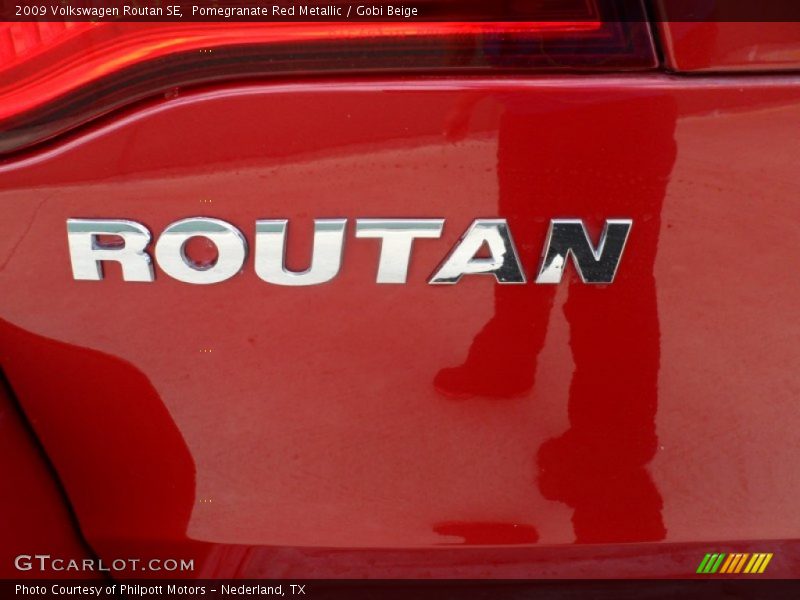 Pomegranate Red Metallic / Gobi Beige 2009 Volkswagen Routan SE