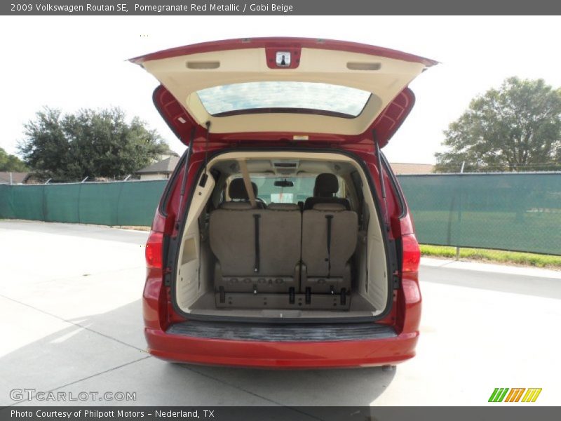 Pomegranate Red Metallic / Gobi Beige 2009 Volkswagen Routan SE