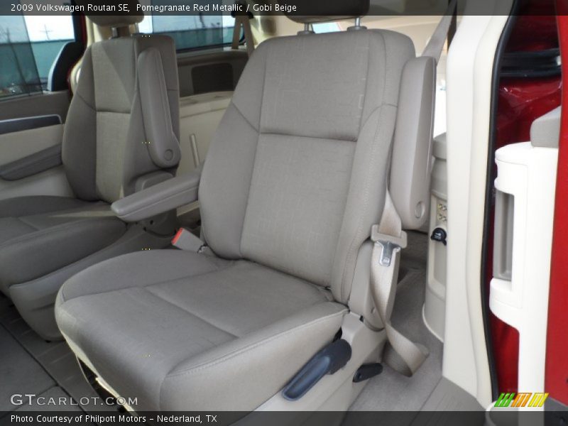 Pomegranate Red Metallic / Gobi Beige 2009 Volkswagen Routan SE