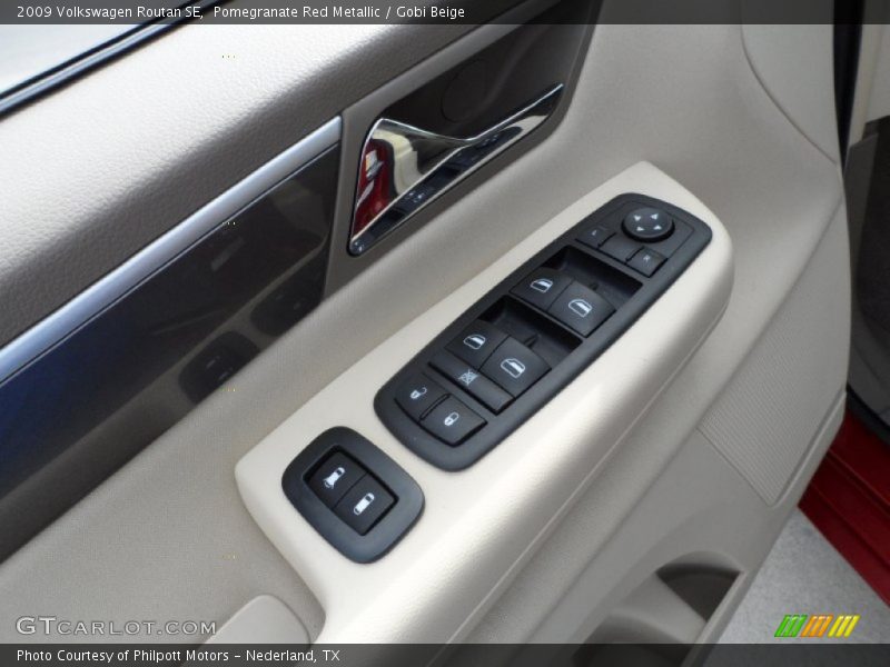 Pomegranate Red Metallic / Gobi Beige 2009 Volkswagen Routan SE