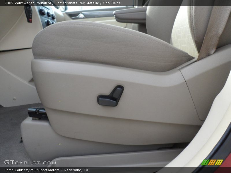 Pomegranate Red Metallic / Gobi Beige 2009 Volkswagen Routan SE