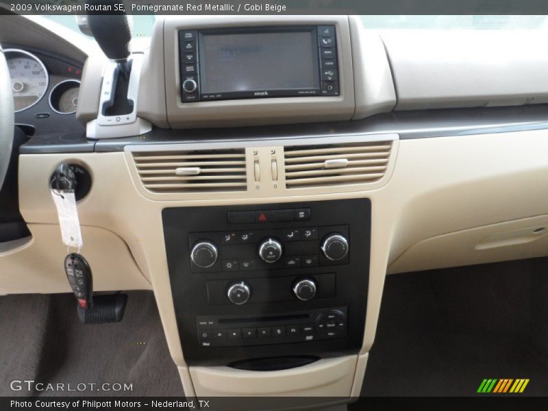 Pomegranate Red Metallic / Gobi Beige 2009 Volkswagen Routan SE