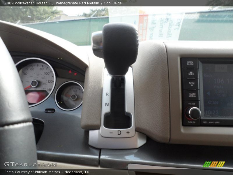 Pomegranate Red Metallic / Gobi Beige 2009 Volkswagen Routan SE