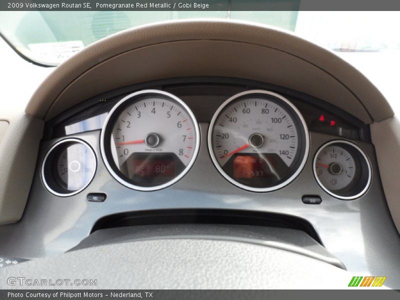 Pomegranate Red Metallic / Gobi Beige 2009 Volkswagen Routan SE