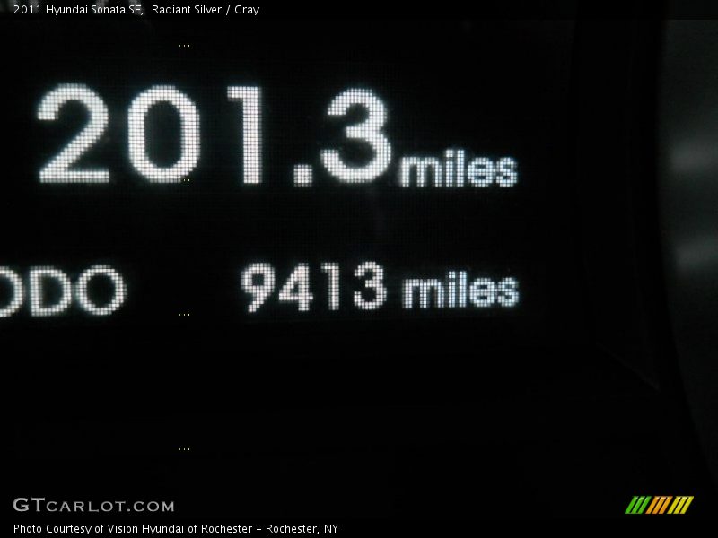 Radiant Silver / Gray 2011 Hyundai Sonata SE