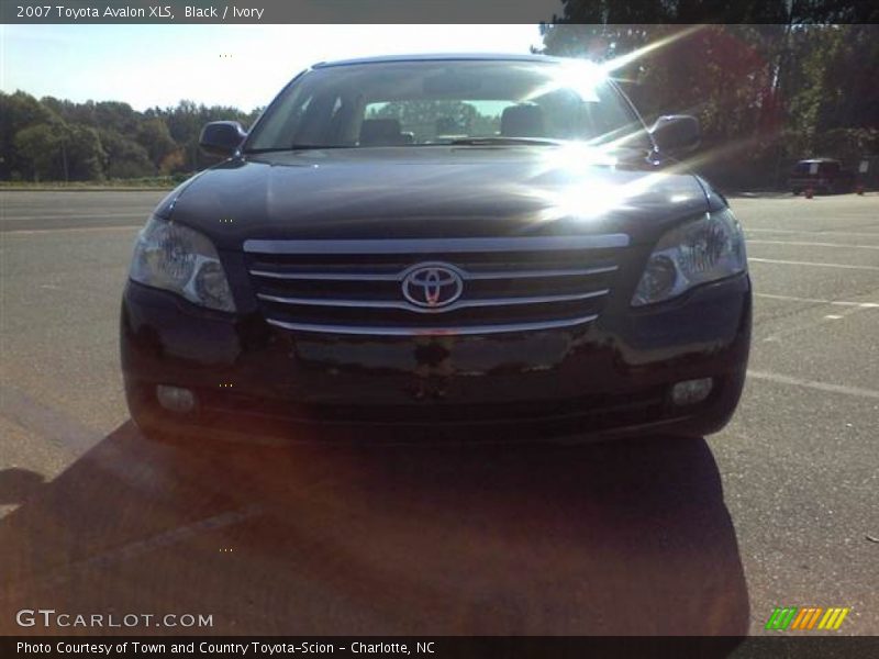 Black / Ivory 2007 Toyota Avalon XLS
