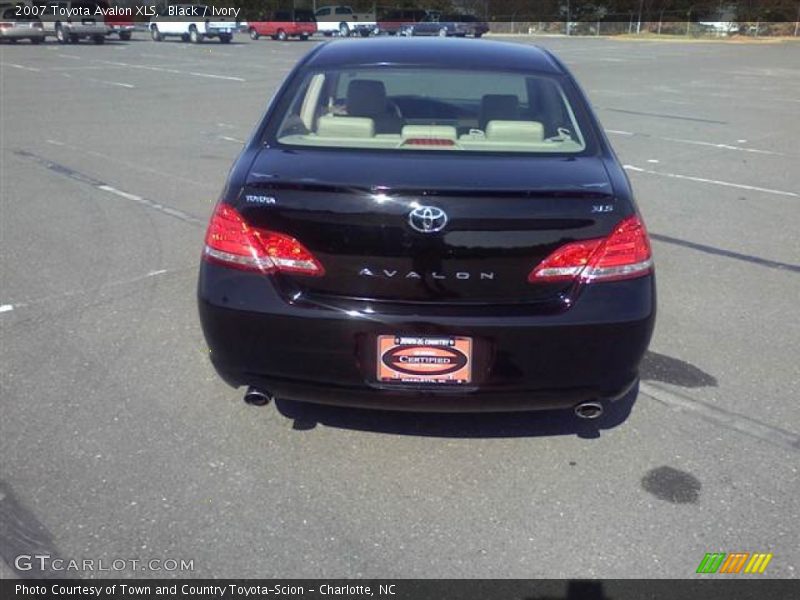 Black / Ivory 2007 Toyota Avalon XLS