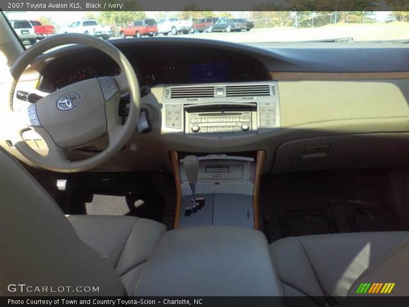 Black / Ivory 2007 Toyota Avalon XLS