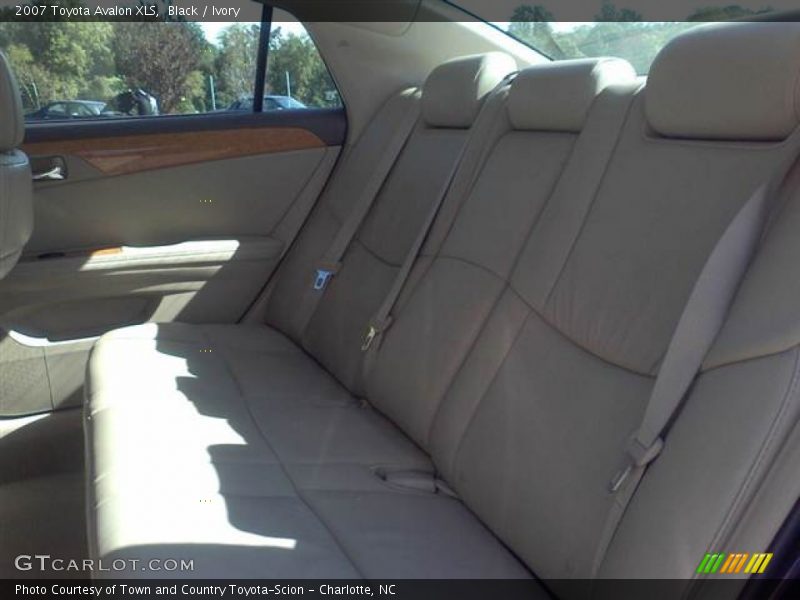 Black / Ivory 2007 Toyota Avalon XLS