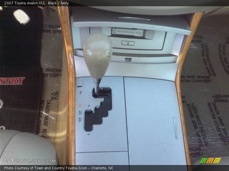 Black / Ivory 2007 Toyota Avalon XLS