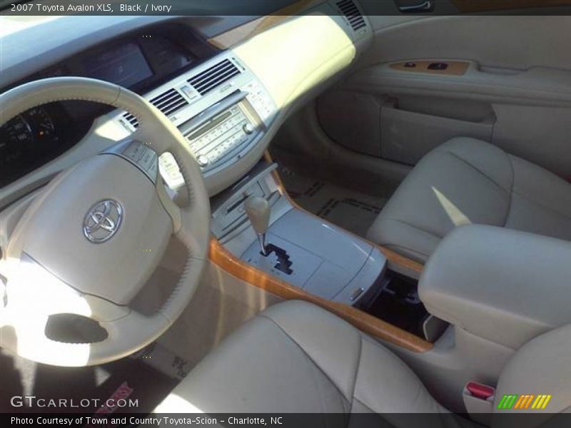 Black / Ivory 2007 Toyota Avalon XLS