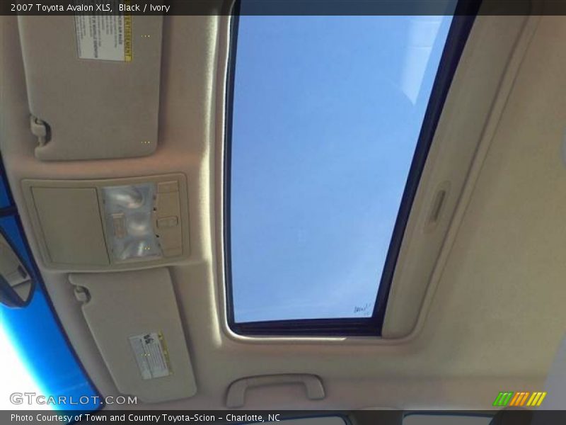 Black / Ivory 2007 Toyota Avalon XLS