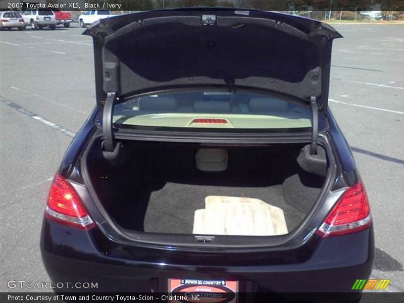 Black / Ivory 2007 Toyota Avalon XLS