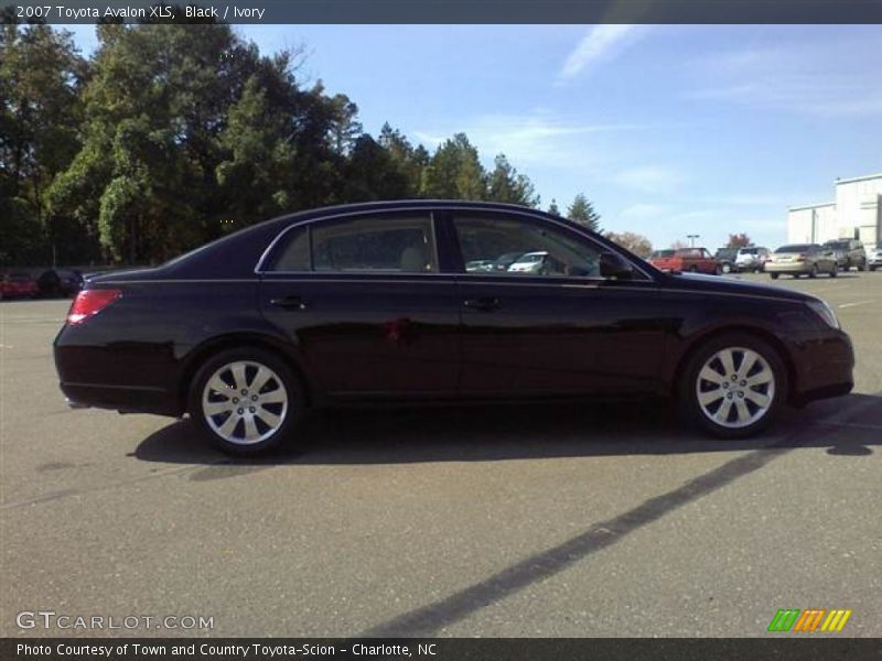 Black / Ivory 2007 Toyota Avalon XLS