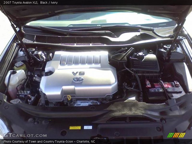 Black / Ivory 2007 Toyota Avalon XLS