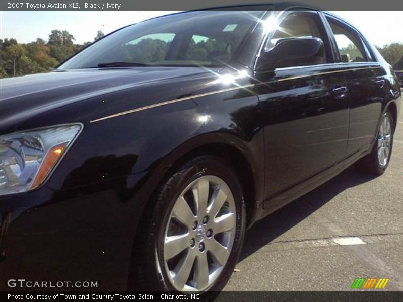 Black / Ivory 2007 Toyota Avalon XLS