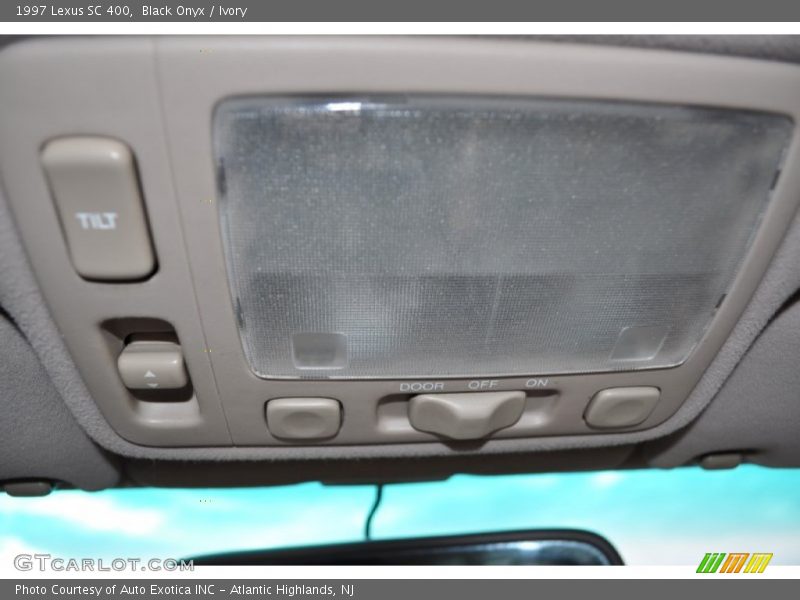 Black Onyx / Ivory 1997 Lexus SC 400