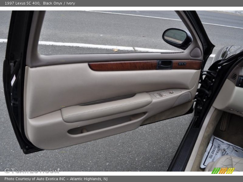 Black Onyx / Ivory 1997 Lexus SC 400