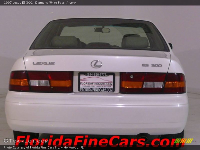 Diamond White Pearl / Ivory 1997 Lexus ES 300