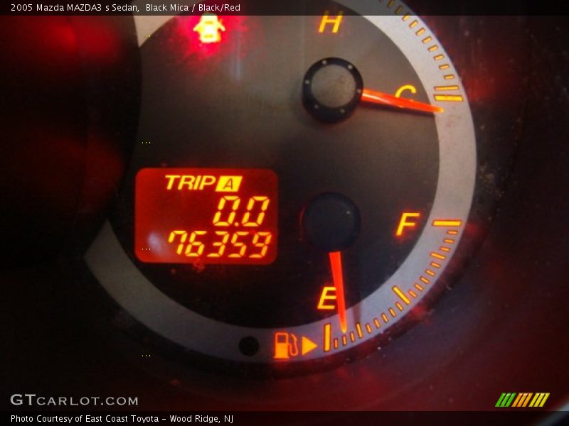 Black Mica / Black/Red 2005 Mazda MAZDA3 s Sedan