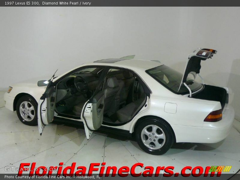 Diamond White Pearl / Ivory 1997 Lexus ES 300