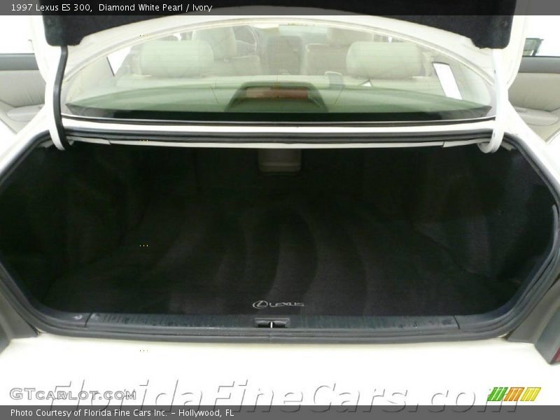 Diamond White Pearl / Ivory 1997 Lexus ES 300