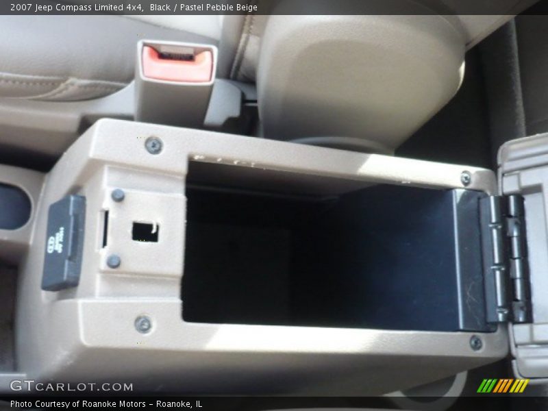 Black / Pastel Pebble Beige 2007 Jeep Compass Limited 4x4