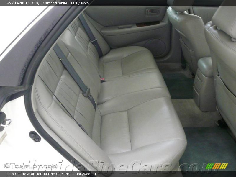 Diamond White Pearl / Ivory 1997 Lexus ES 300
